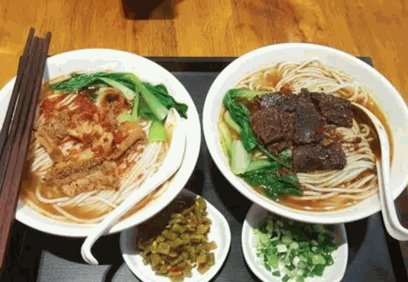 招摇山人文米线